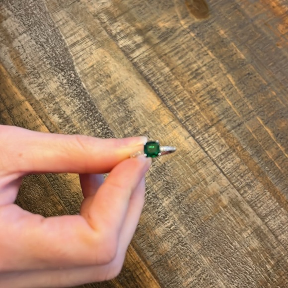 Green Gemstone .925 Silver Filled Ring - Picture 3 of 8